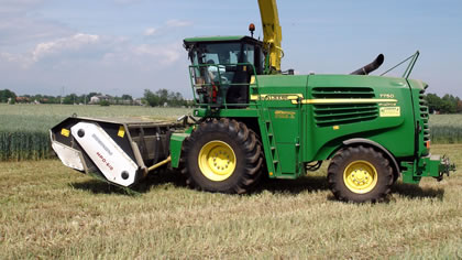 Domai Cutting Head Fitted to John Deere Forager